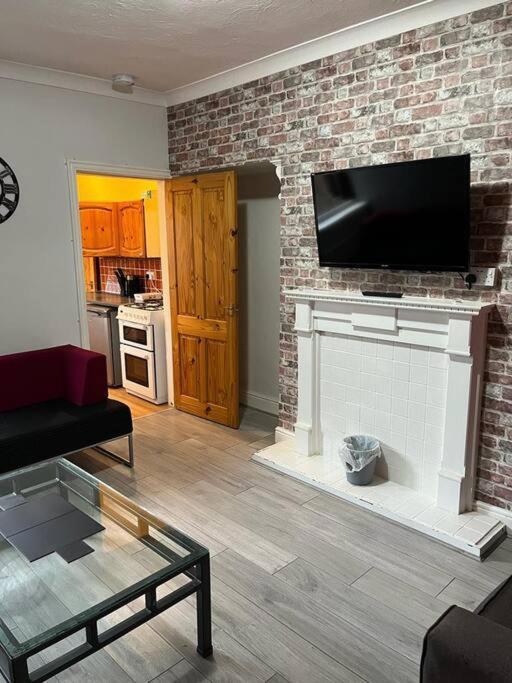 Ovington Grove 2 Fully Equipped Kitchen Free Parking 3 Bedrooms Netflix Newcastle upon Tyne