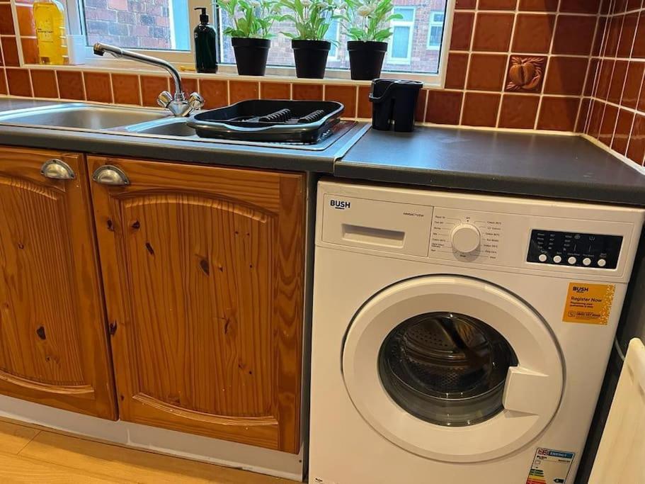 Ovington Grove 2 Fully Equipped Kitchen Free Parking 3 Bedrooms Netflix